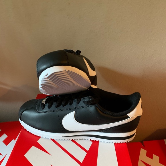 nike cortez size 10